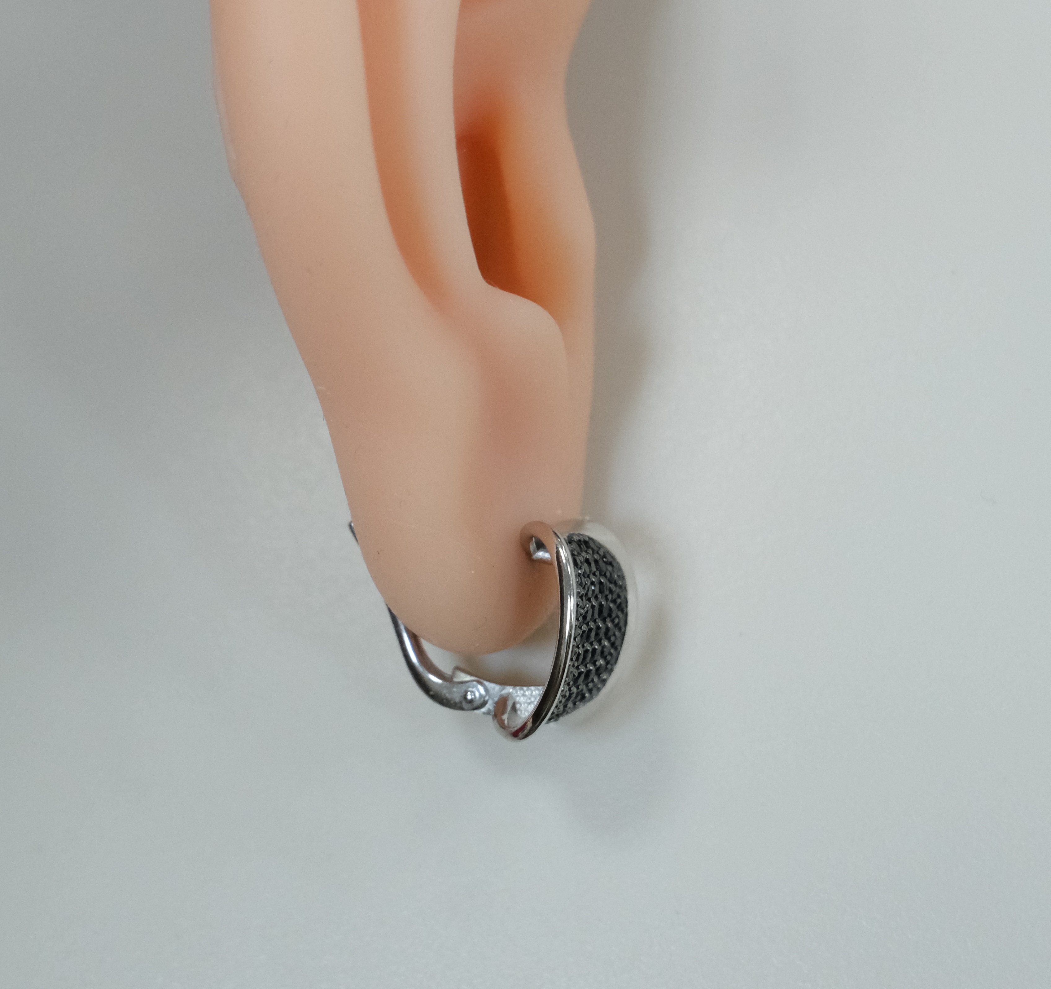 Серебряные серьги со шпинелью